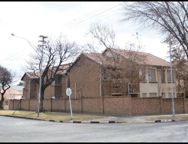 2 BEDROOM TOWNHOUSE FOR SALE IN REGENTS PARK